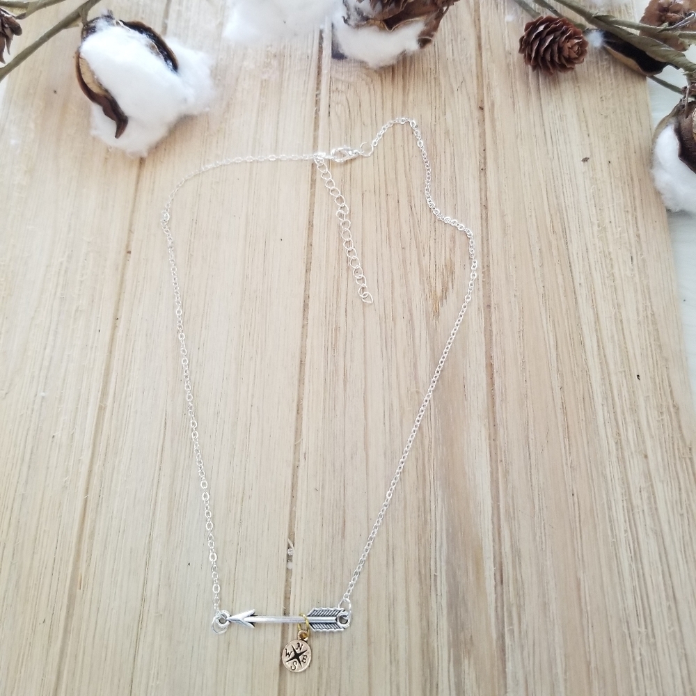 ⏱️⏱️Really Pretty Compass and Arrow necklace - Picture 6 of 9